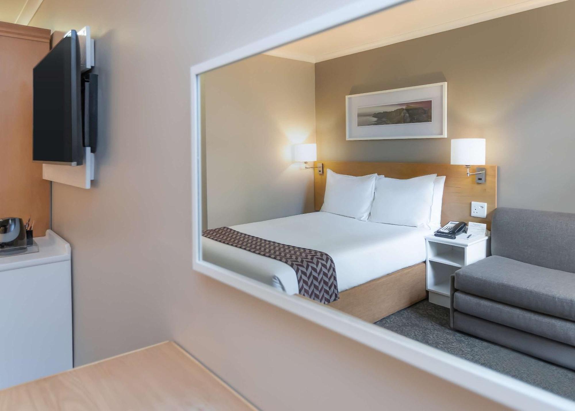 Hotel Stayeasy Century Cape Town