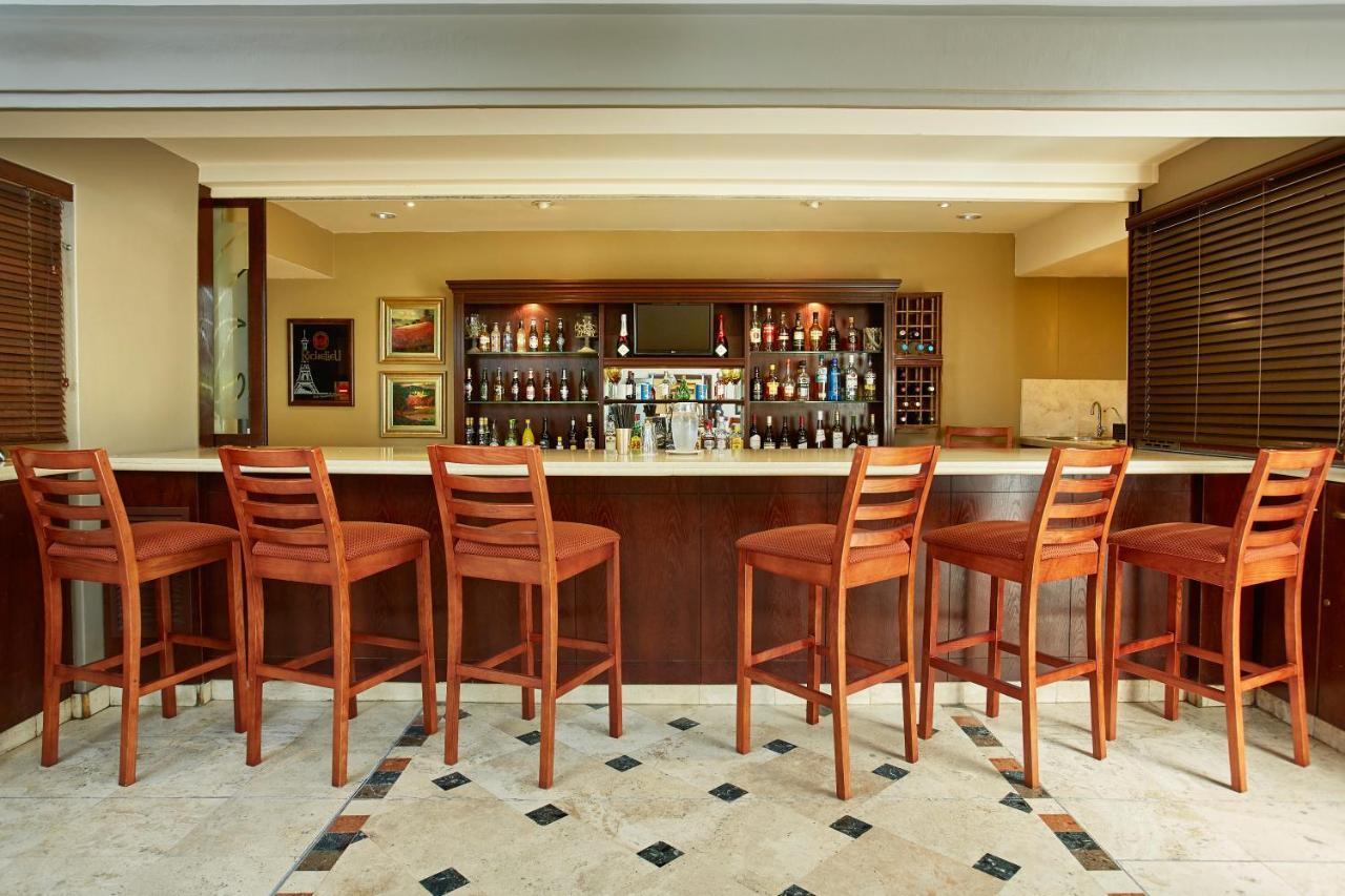 Stayeasy Century Hotel 3*